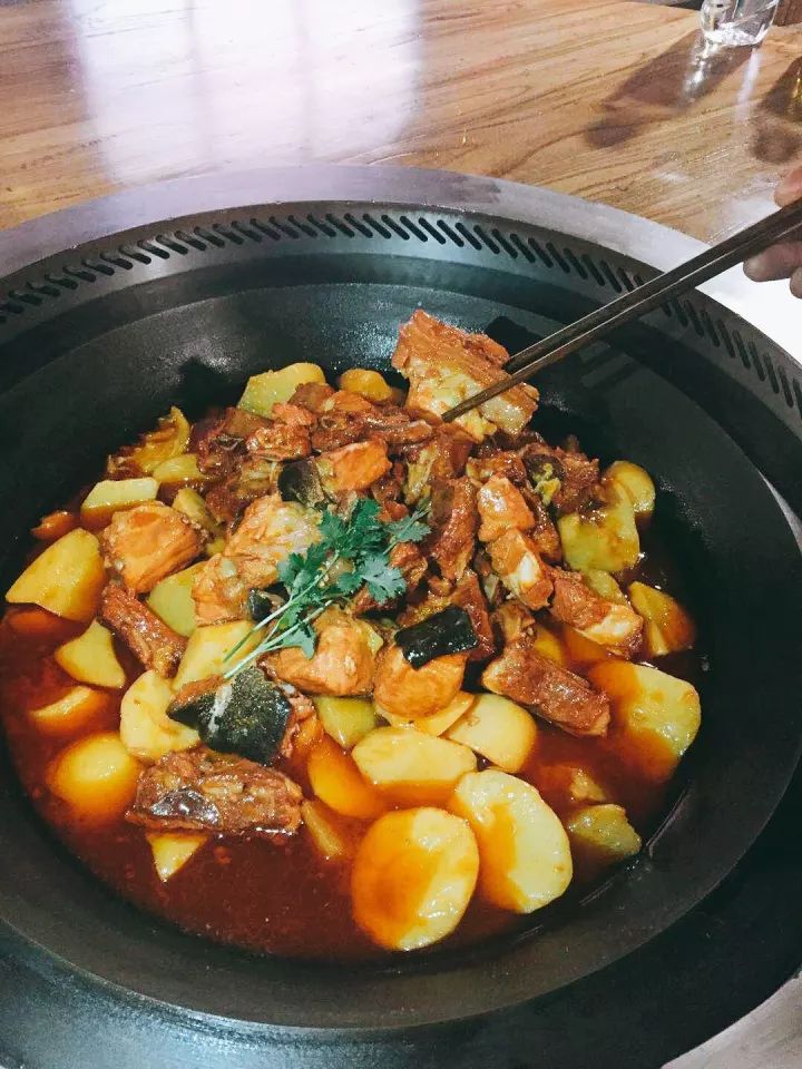 烧破上百口锅只为做出最好吃的铁锅炖百斤大铁锅炖的菜究竟什么味儿