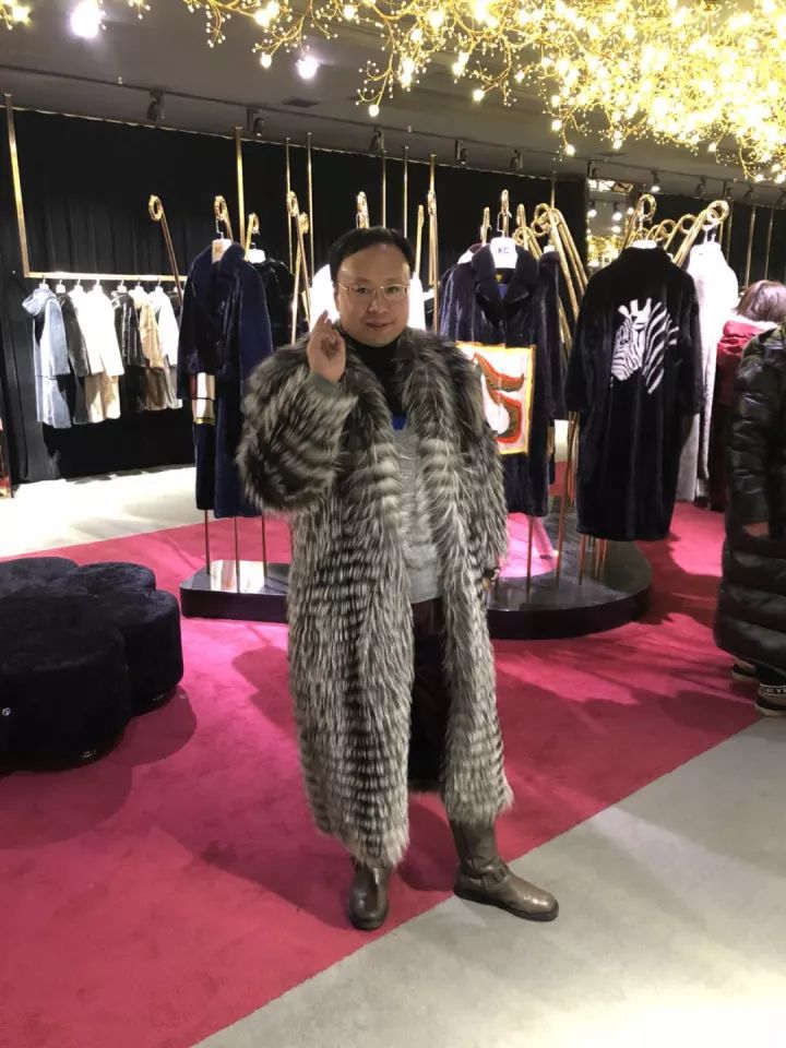 12月9日,10日,下午15:00点—16:00点,龙广私家车主播国良,珊珊;小车