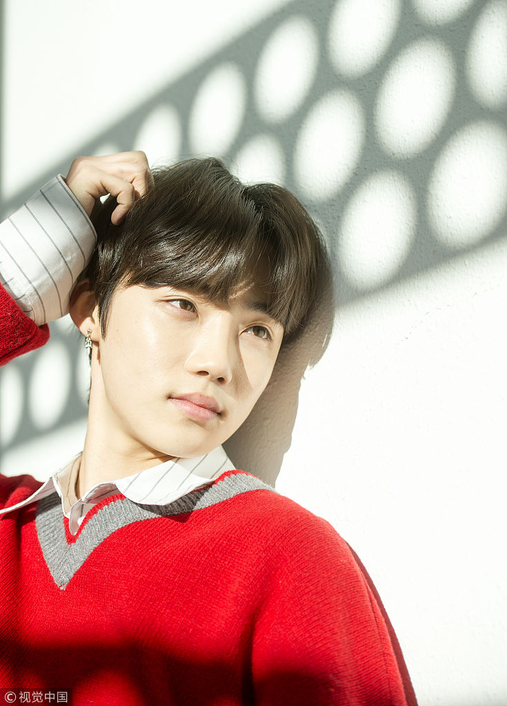 男团the boyz众"小鲜肉"凹造型玩转光与影 露暖男笑容实力撩妹_新浪