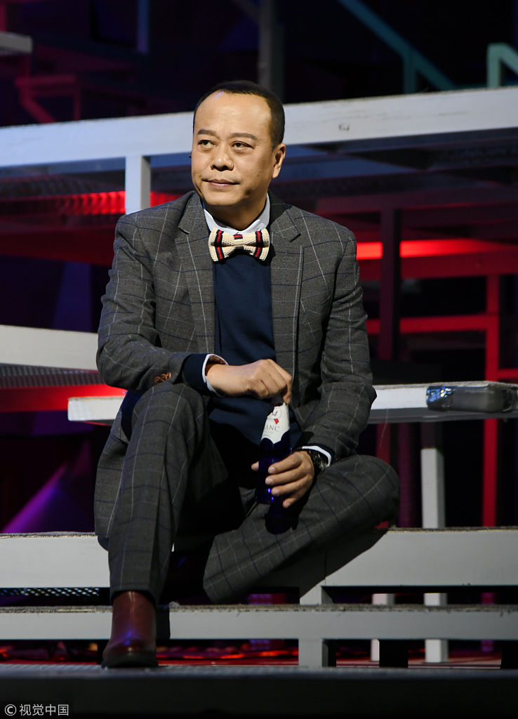 56岁欧阳震华舞台剧上海首演扮嫩热舞 狂撩万绮雯演技在线