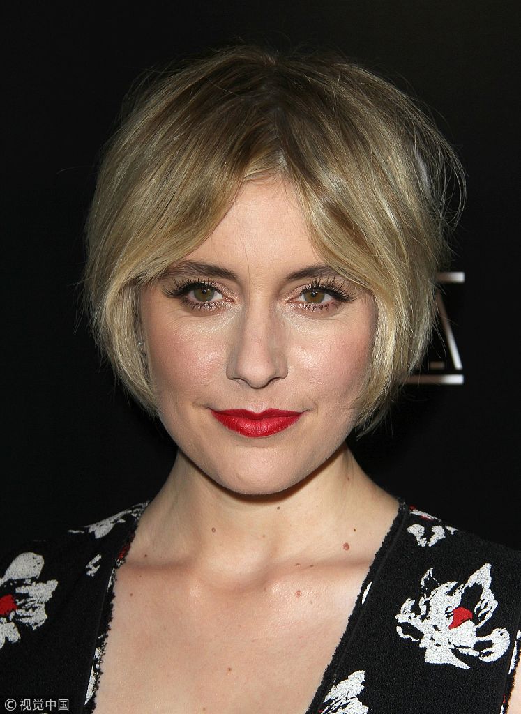 甜茶蒂莫西西装革履似小绅士灿烂大笑格蕾塔深v性感威廉达福胡子拉碴