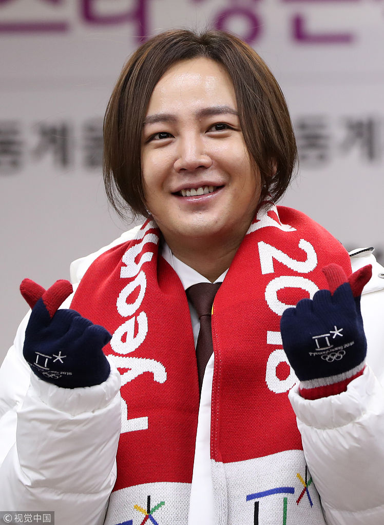 张根硕任平昌冬季奥运会形象宣传大使 脸肿发福获他人帮穿外套