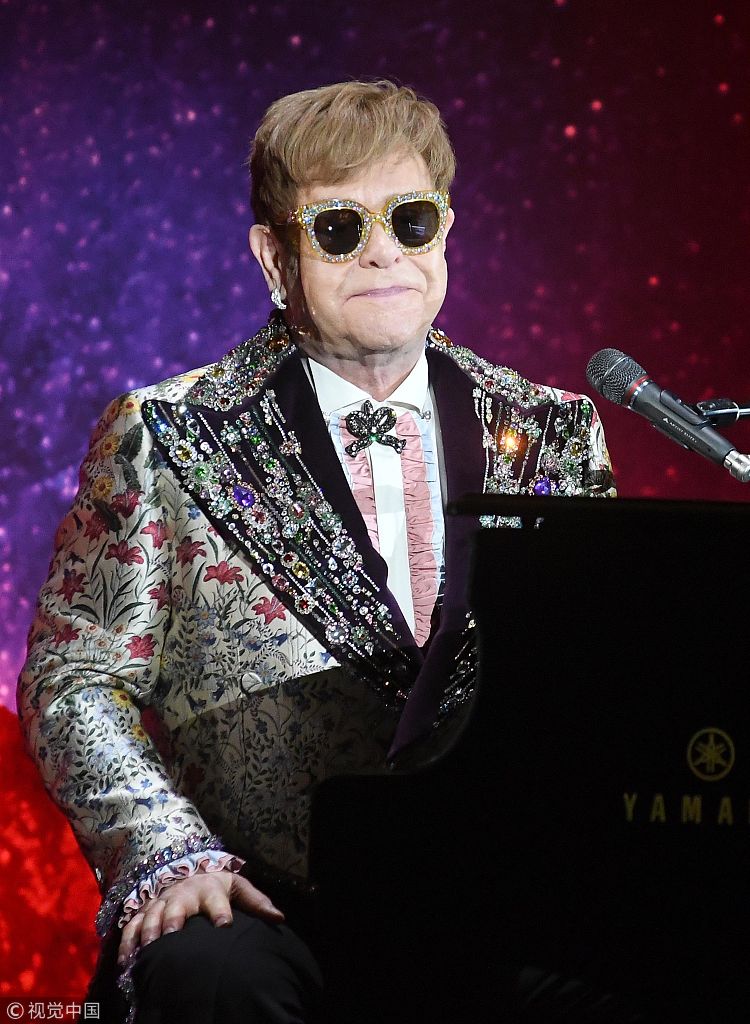 又一个巨星落幕!《狮子王》主题曲演唱者艾尔顿·约翰宣布封麦