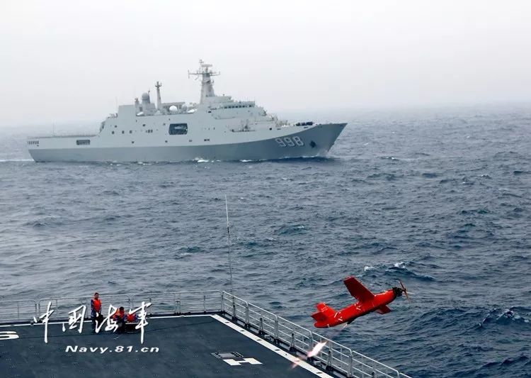 【关注】硝烟中,6艘登陆舰踏浪行|舰艇|南海舰队|中国海军_新浪军事