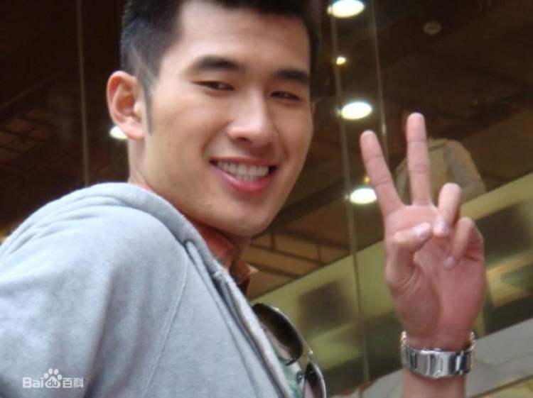 《终极三国》播了之后,武虎将大火,所以公司也让博焱和剧中的其他成员