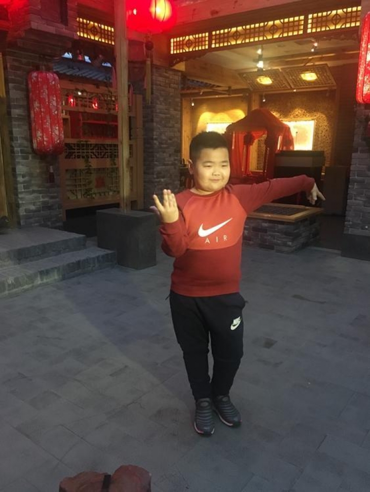 【好久不见】4年了《乡爱》里的表情包谢飞机,现在长大不少啦!
