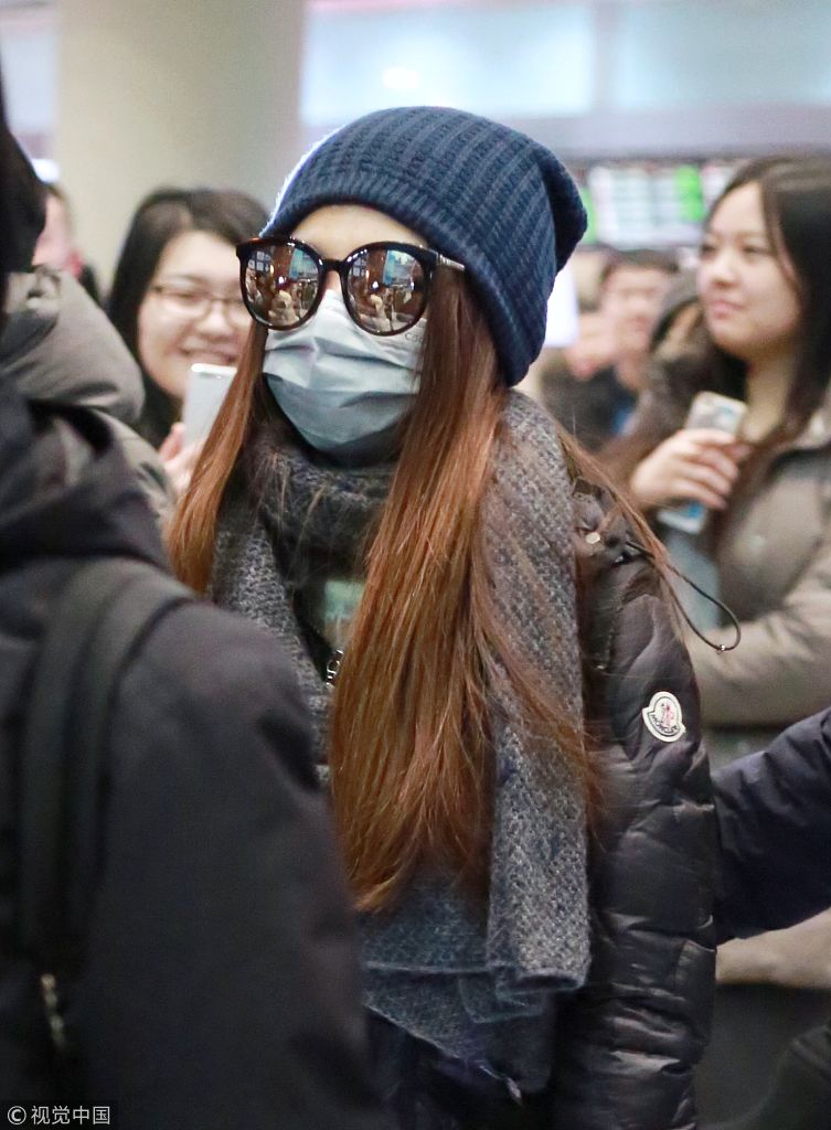 田馥甄口罩墨镜遮面尽显低调 一路获粉丝跟拍人气高