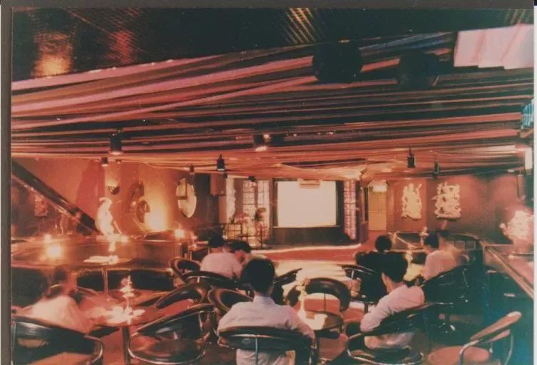 (老照片,草暖公园的卡拉ok)草暖公园当时还引入了香港著名的芝柏婚纱