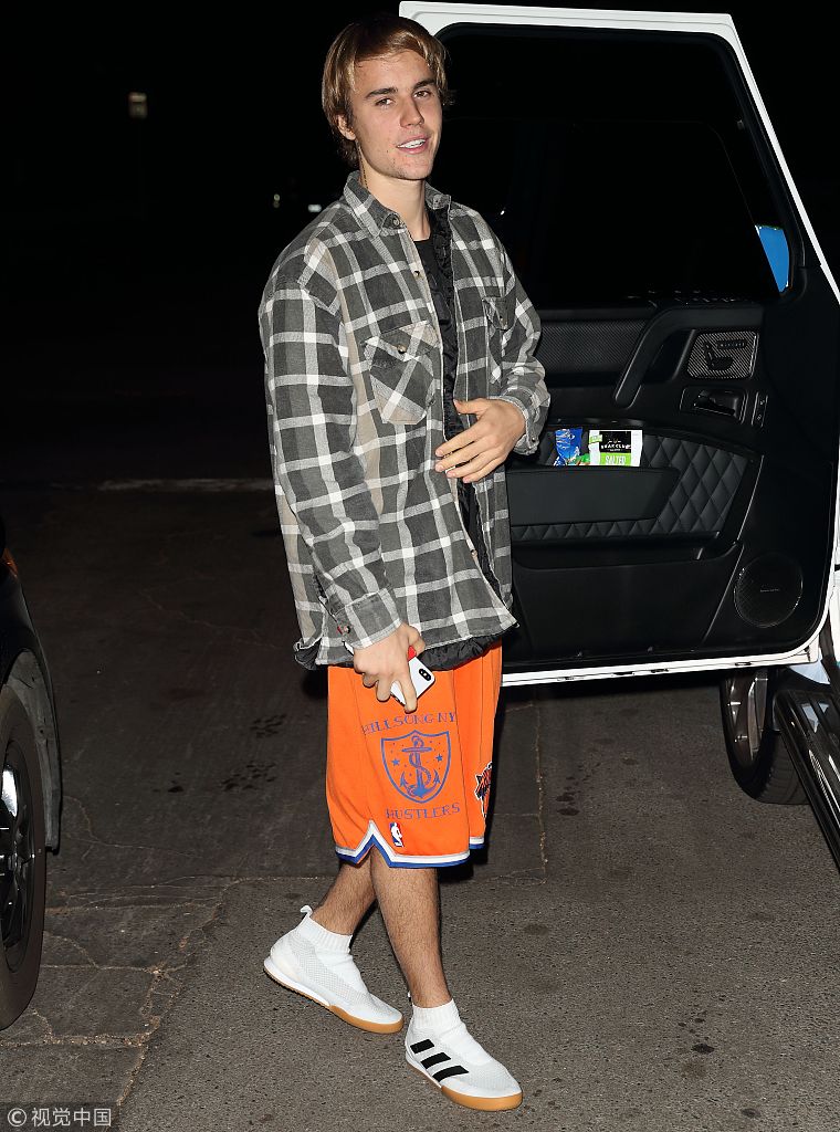 贾斯汀·比伯(justin bieber)现身街头.