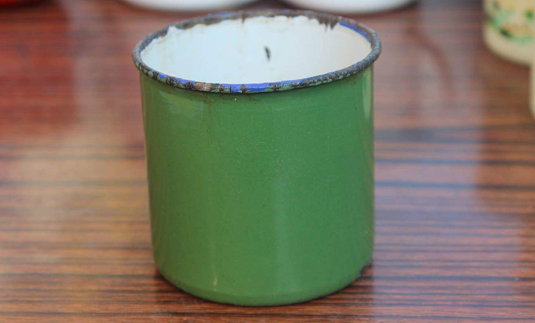 部队发的那只绿色搪瓷缸,装满了我的军旅回忆