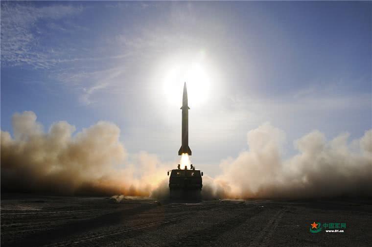 中国东风导弹10发齐射!这一招太厉害,反导弹只能跪了