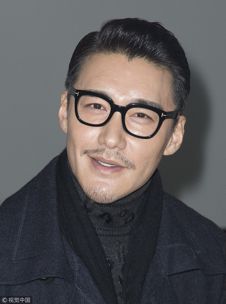 胡兵睡衣style亮相dgnak秀蓄胡须显雅痞合影snh48