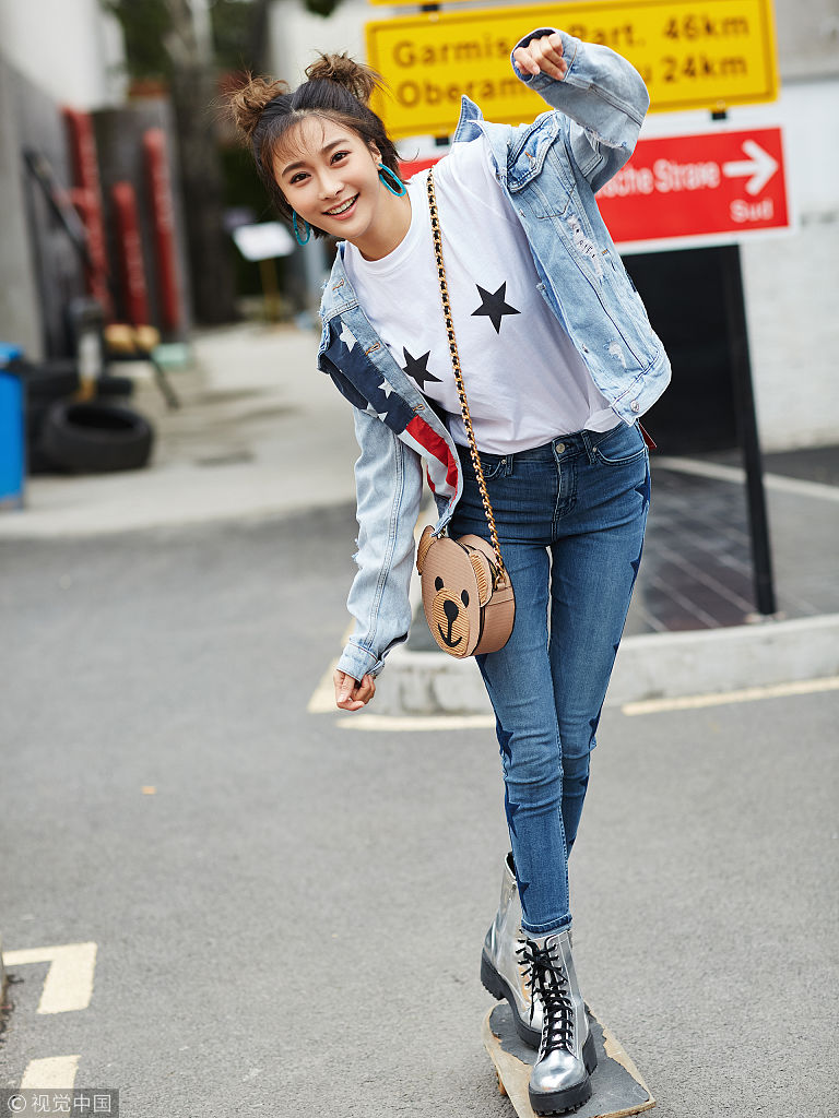 时尚新秀陈冰曝光新写真 长腿"女法医"展多样魅力