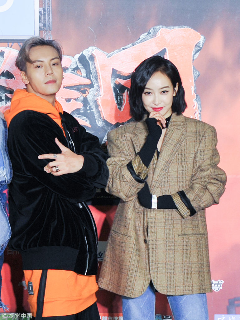 潮流四人组!鹿晗化身时尚潮男与王嘉尔飙帅 宋茜陈伟霆"配一脸"