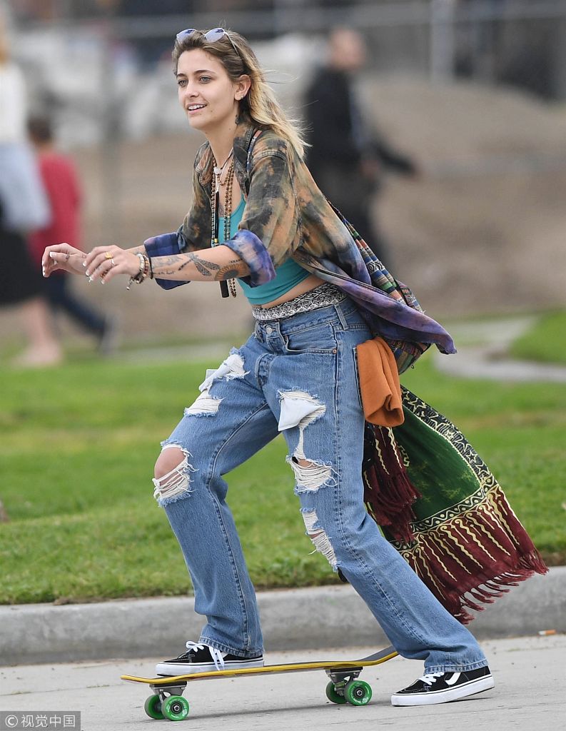 帕丽斯·杰克逊(paris  jackson)现身.