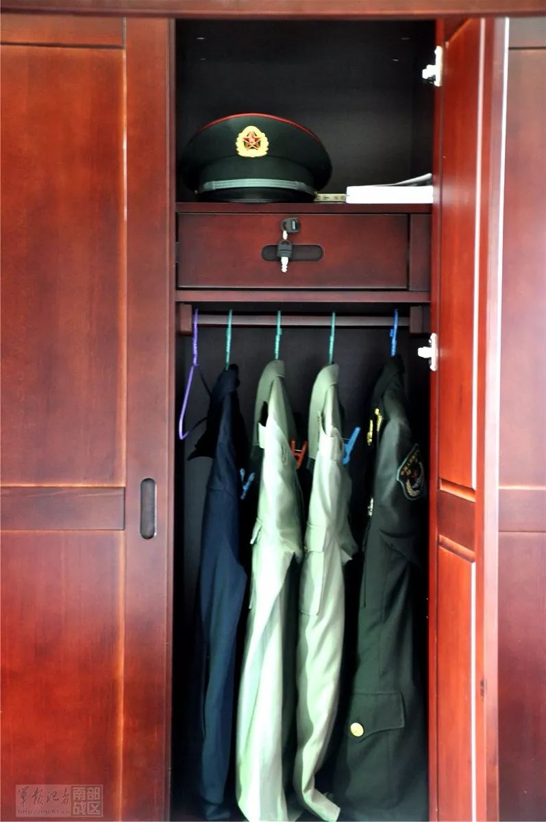 新式制式实木营具配发海防部队更利于战备生活