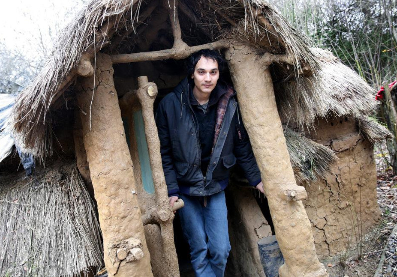 大学生毕业后隐居深山,独居11年不出去,让人难以理解