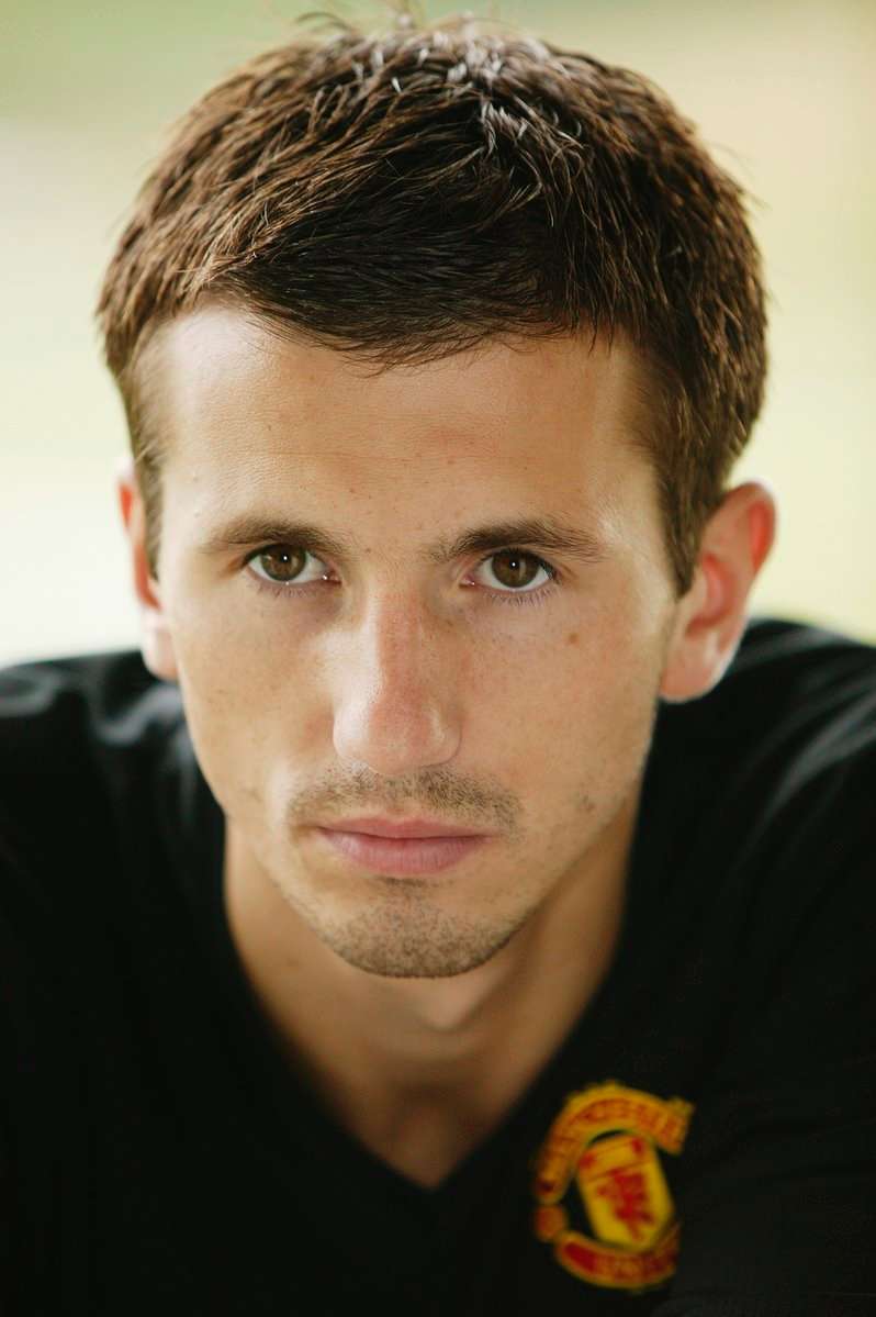 曼联队报:前红魔中场罹患癌症去世,瓜穆开抢蓝狐后卫