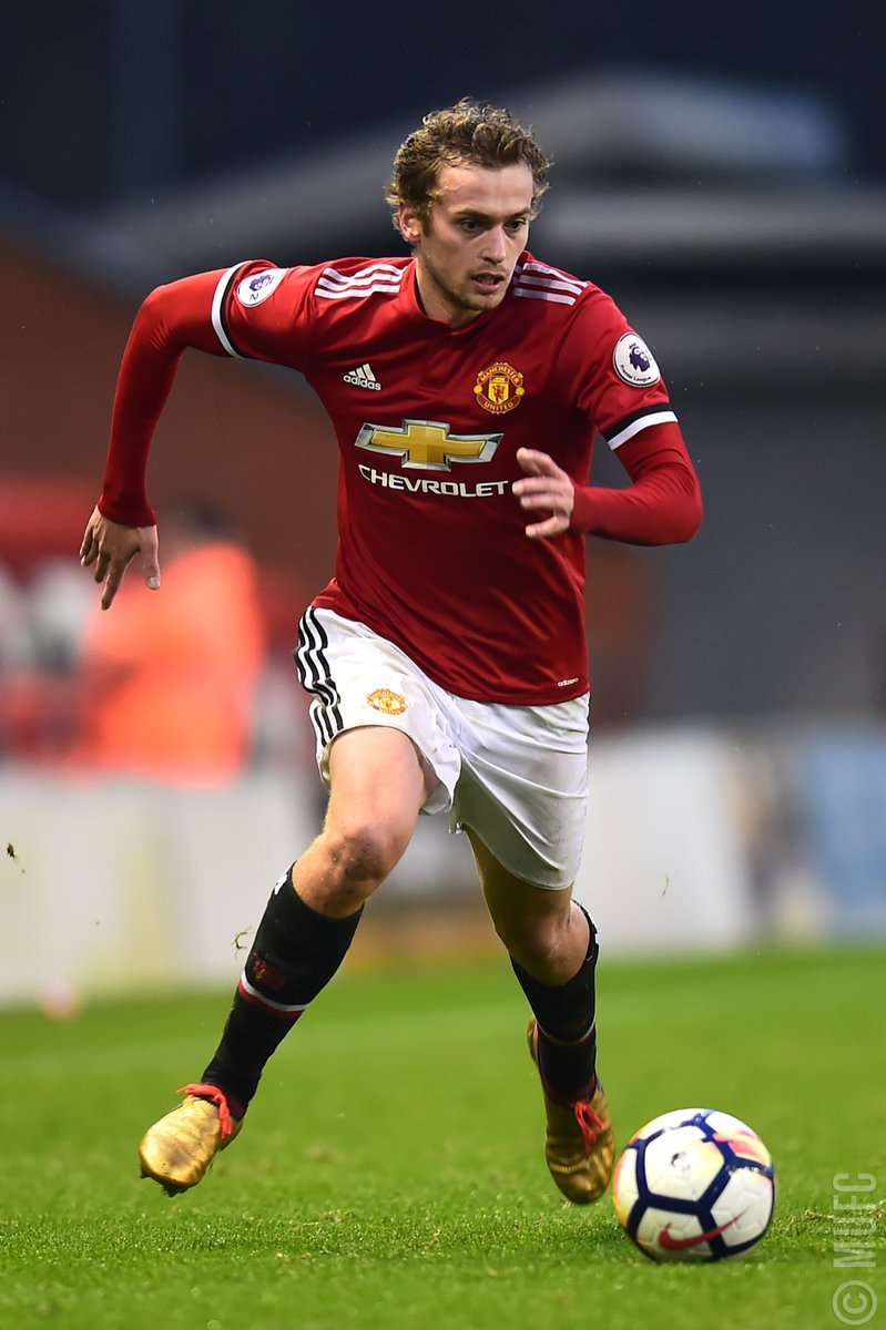 曼联队报:我魔或加入两球星争夺战,这次是抬一抬还是真签约?