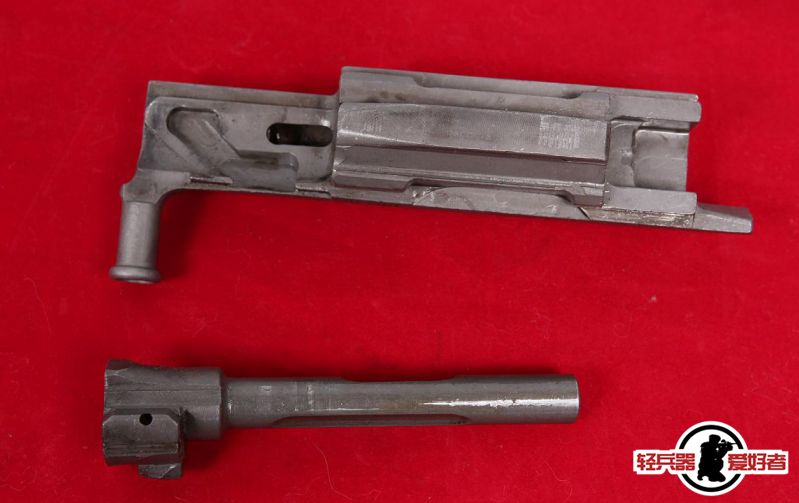 外贸版81式步枪出口加拿大,但法律规定弹匣只能装5发子弹