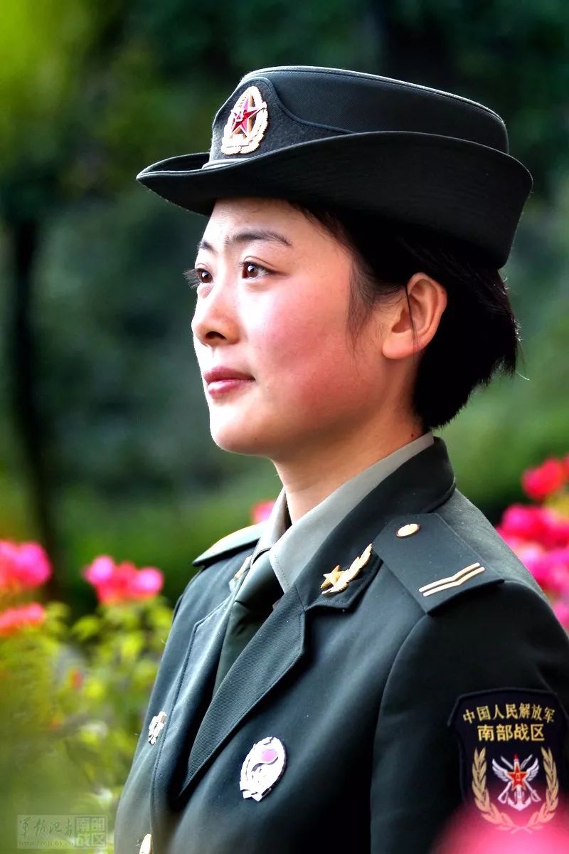 陆军女兵服装图片