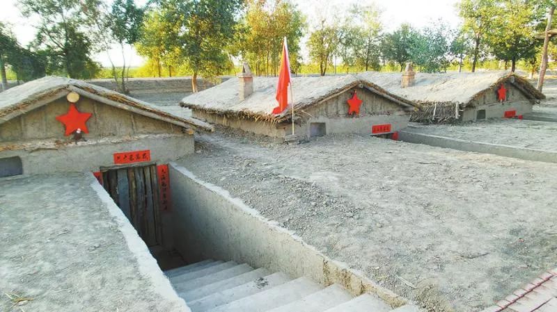 熄灯号老班长组织了一个地窝子演唱队把全连有意思的事儿唱了个遍