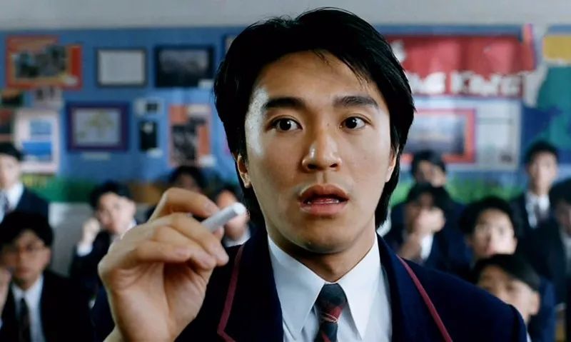 图说电影周星驰第一次在校园玩卧底却不敌他一句夺命剪刀脚