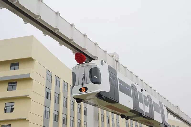 成都熊猫空铁来了!穿梭在城市间俯瞰美景,比过山车还刺激!速戳视频!