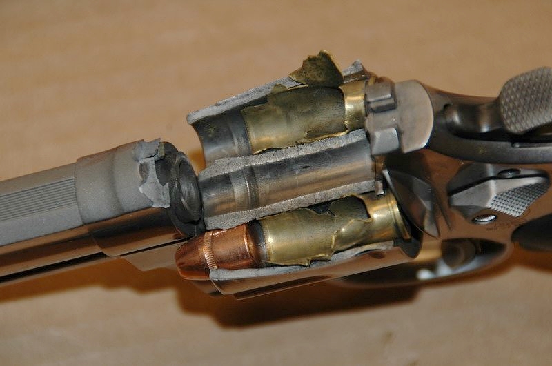 叙利亚军方t-55坦克炸膛照曝光 炮管从中间一分为二