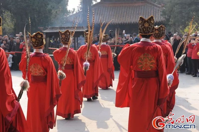 这个祭祀仪式2000年来从未间断,只为纪念这位世人眼中的“素王”…|孔子|祭孔大典|孔庙_新浪新闻