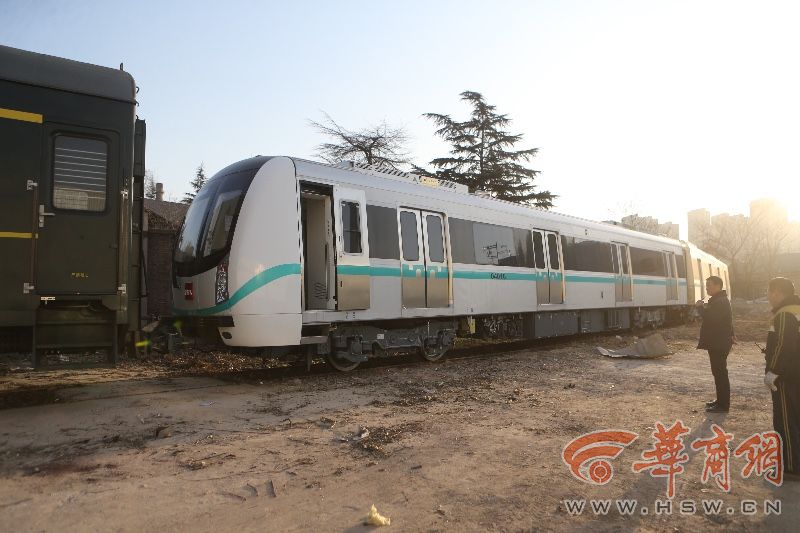 地铁4号线首列车成功交付 为西安自主生产