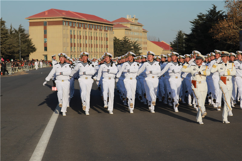 流亭新兵毕业千人方阵震撼家长