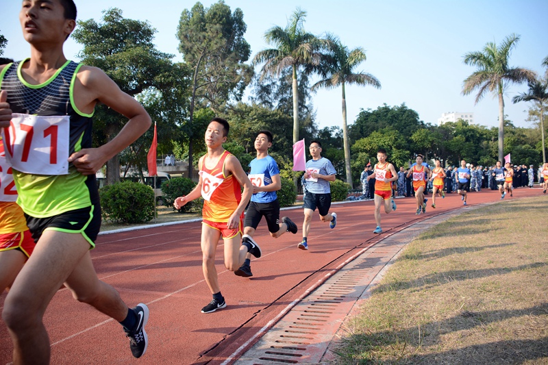 400米接力,群雄逐鹿,一根接力棒饱满团结精神.