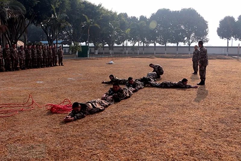 南部战区边防某旅开展战场心理行为训练|袁杰|现代战争|战士_新浪军事