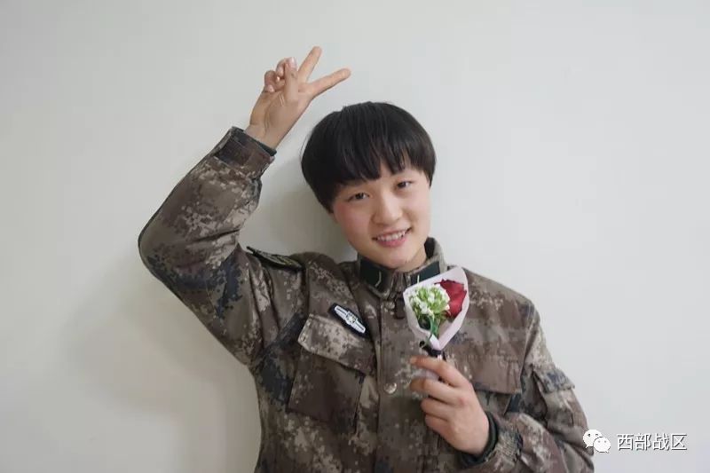 赏灯望月丨女兵想对妈妈说的心里话