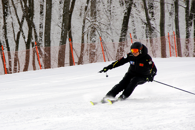 总局人力中心组织全国滑雪指导员技能展示活动