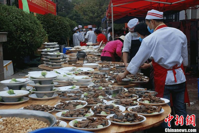 一言不合就整出个万人宴广东人在吃这一项上怕是没输过