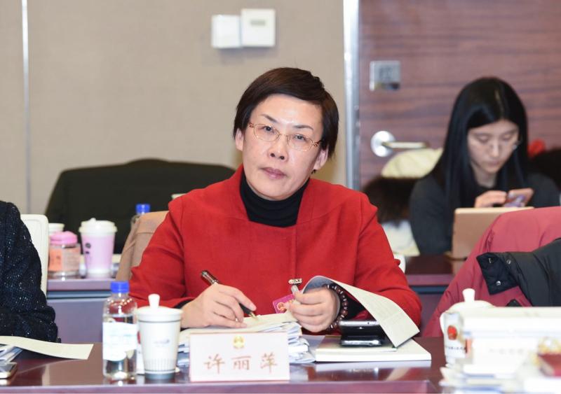 许丽萍代表 摄影:张驰保护后如何活用中心城区从"拆,改,留"转向"留,改