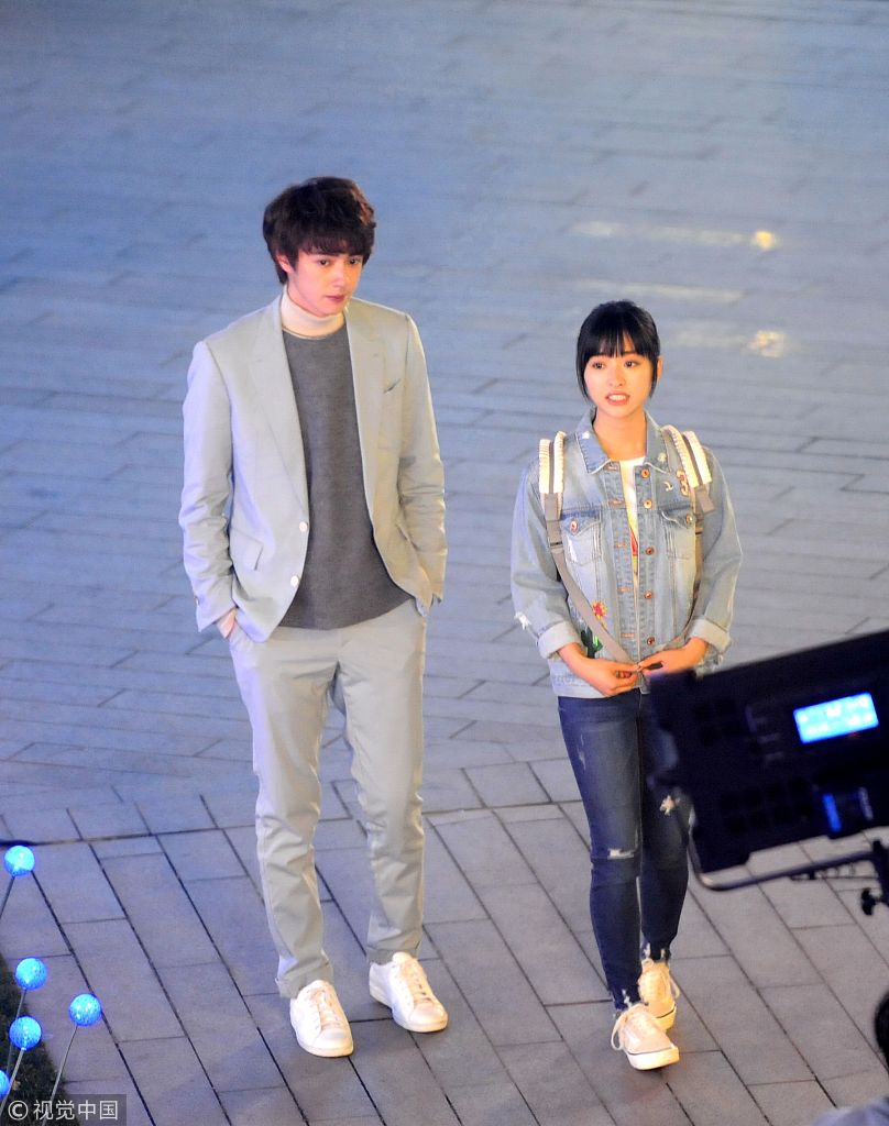 杉菜沈月与花泽类官鸿上演最萌身高差 二人同框出镜脚下木墩吸睛