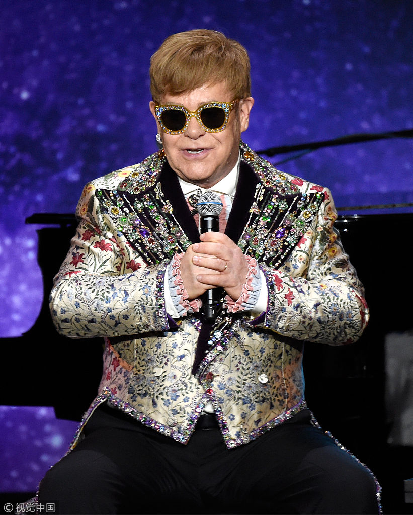 又一个巨星落幕!《狮子王》主题曲演唱者艾尔顿·约翰宣布封麦