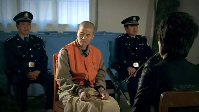 车窗外站着的全是我采访过的死刑犯