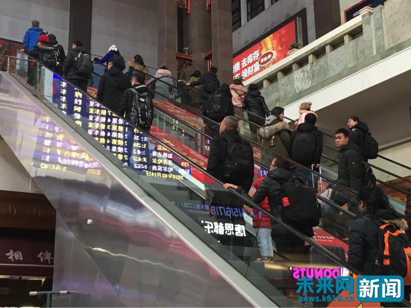 未来网记者宋霞霞 摄2月14日,北京站大厅内比较宽松.