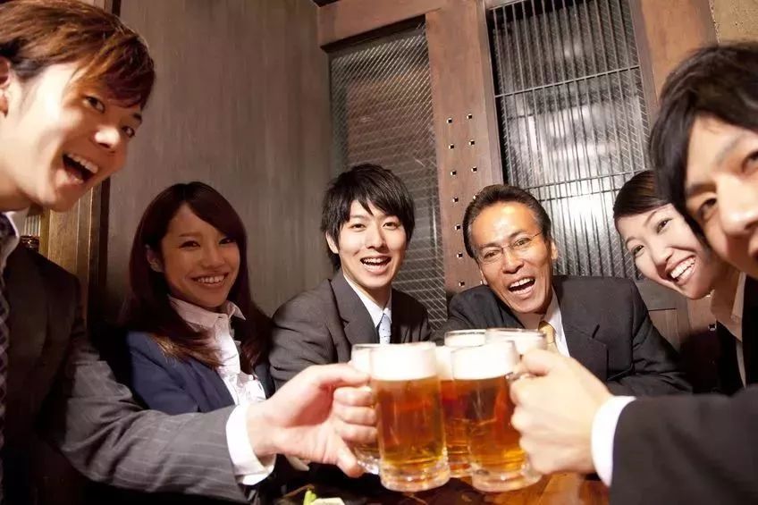 日本人酒量这么差为何一个个却喝不倒原来是偷偷的服了这个