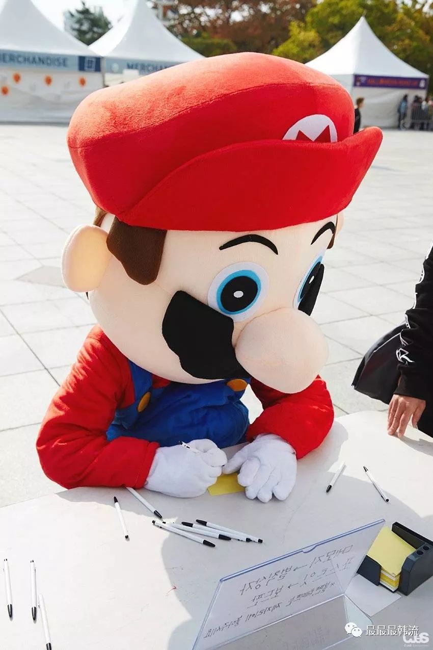 对玩偶的执念太深?原来他这么放飞自我