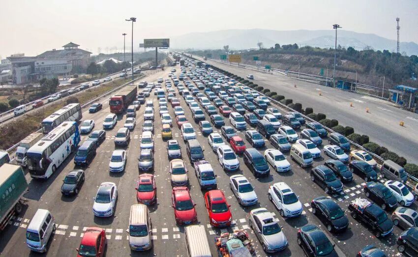 【2018春运交通安全播报】2月13日南宁高速公