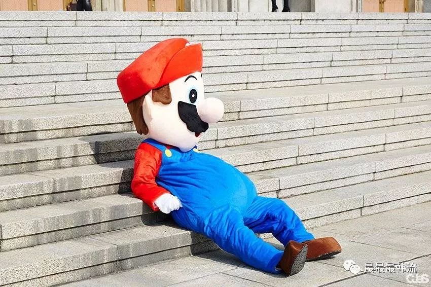 对玩偶的执念太深?原来他这么放飞自我