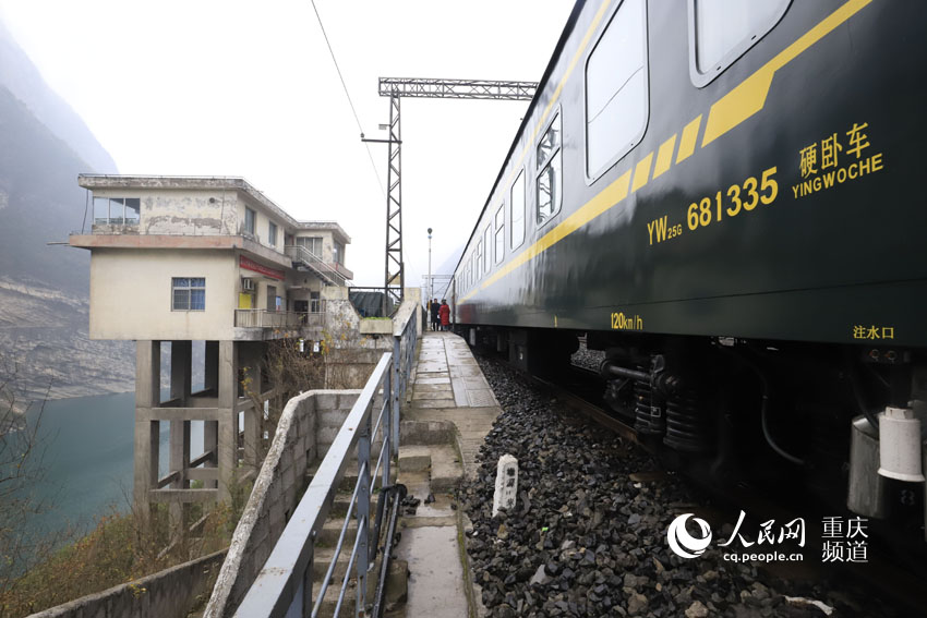 14点50分,记者乘坐5610次列车返回.