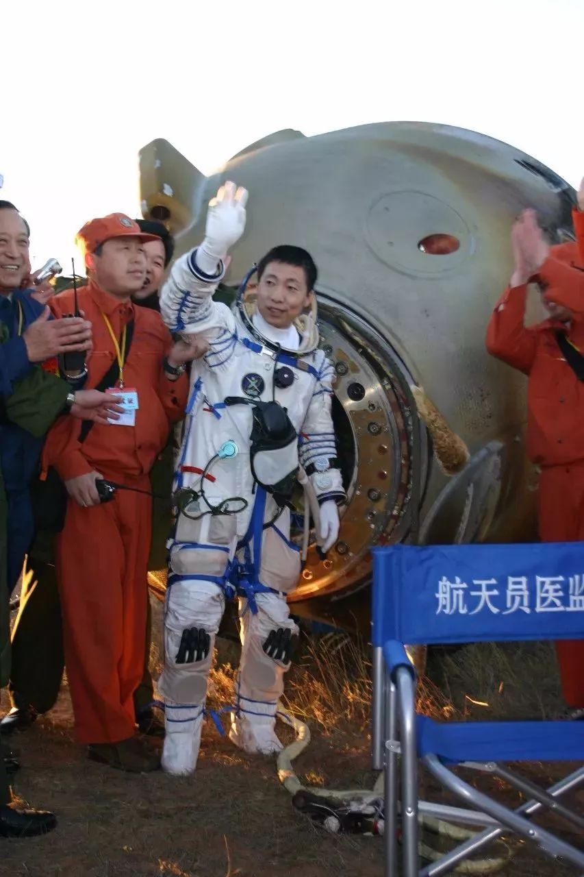 之后的十年和未来的十年神舟五号飞行结束了.