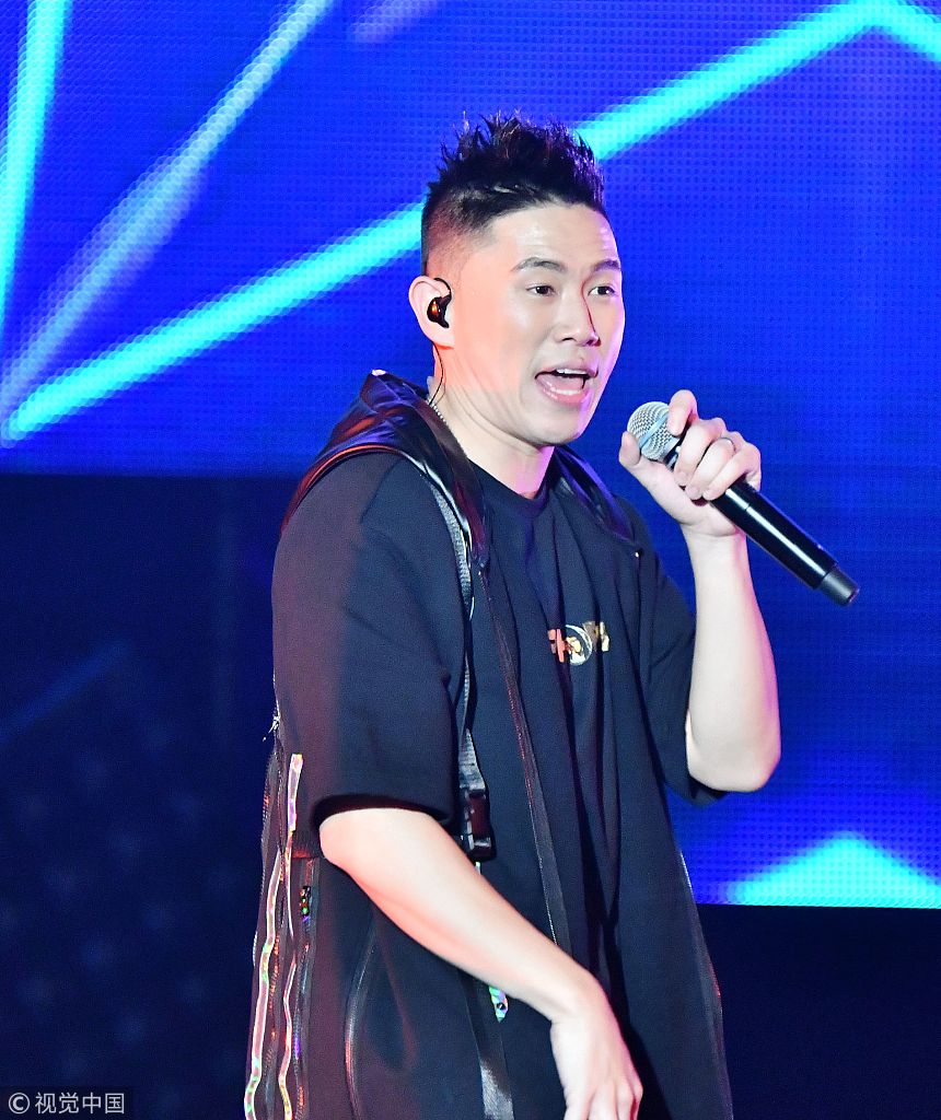 "嘻哈侠"欧阳靖说唱freestyle点燃现场 舞美音效顶级嗨到极致_新浪