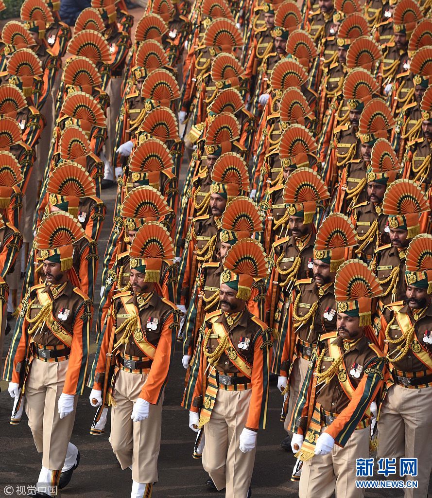 印度举行阅兵游行庆祝第69个共和国日 摩托车队再展"神技"